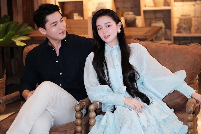  Trong suốt thời gian tìm hiểu, cả hai gắn bó nhờ sự đồng điệu trong tính cách và sở thích. Cặp đôi đều hướng nội, thích dành thời gian bên nhau và gần như làm mọi thứ cùng nhau. 