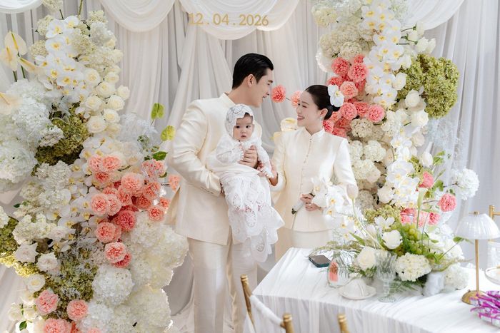  Từ nhỏ Quỳnh Hương có niềm yêu thích đặc biệt dành cho văn hóa Thái Lan. Cô kể bản thân từng có thói quen mê xem phim và nghe nhạc Thái dù chưa hiểu hết nội dung. Những câu chuyện tình yêu nhiều sóng gió nhưng luôn có cái kết hạnh phúc trong phim ảnh để lại trong cô nhiều cảm xúc. Theo thời gian, Quỳnh Hương nhận ra cuộc sống của mình cũng trải qua nhiều cung bậc tương tự, từ những giai đoạn khó khăn cho đến khi gặp được người phù hợp. "Có những lúc tưởng như không thể đi tiếp, nhưng rồi mọi thứ lại dẫn tôi đến đúng người", cô chia sẻ. 