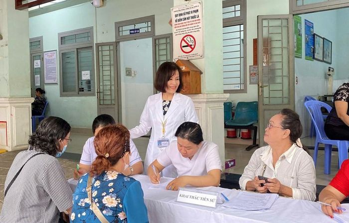 Trạm Y tế phường Thủ Đức tổ chức khám sức khỏe, tầm soát bệnh miễn phí cho người dân từ 60 tuổi trở lên