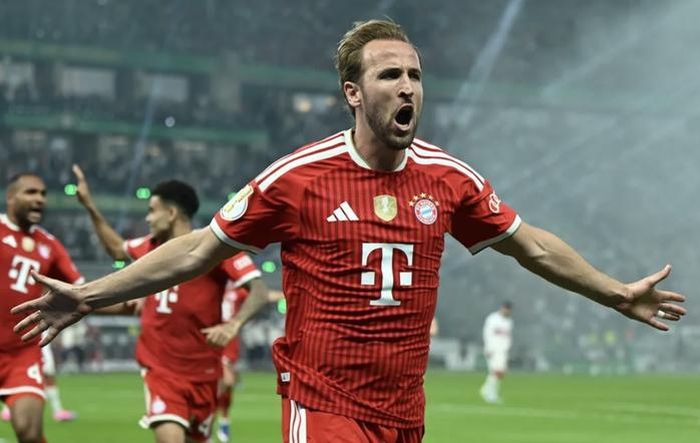 ... và hoàn tất cú hat-trick trong hiệp hai
