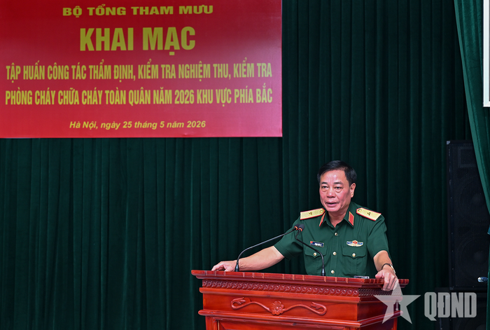  Thiếu tướng Phạm Văn Tỵ, Phó cục trưởng Cục Cứu hộ - Cứu nạn, Bộ Tổng Tham mưu phát biểu khai mạc tập huấn.