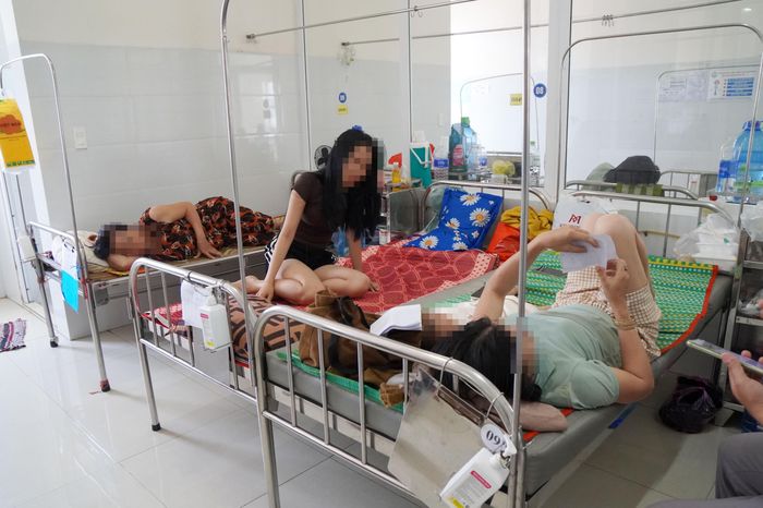  Gia đình bà Ng.T.L. đang được theo dõi, điều trị sức khỏe dần bình phục 