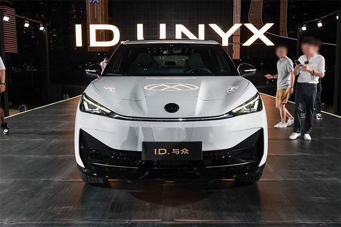 Dự kiến, Volkswagen ID. Unyx 07 sẽ được bàn giao cho khách hàng Trung Quốc vào cuối năm 2026. Volkswagen hiện đang chịu áp lực ngày càng lớn tại thị trường Trung Quốc. Trong tháng 4 vừa qua, hãng bán được 77.995 xe tại nước này, giảm 46,7% so với cùng kỳ năm ngoái và giảm 37,8% so với tháng trước.