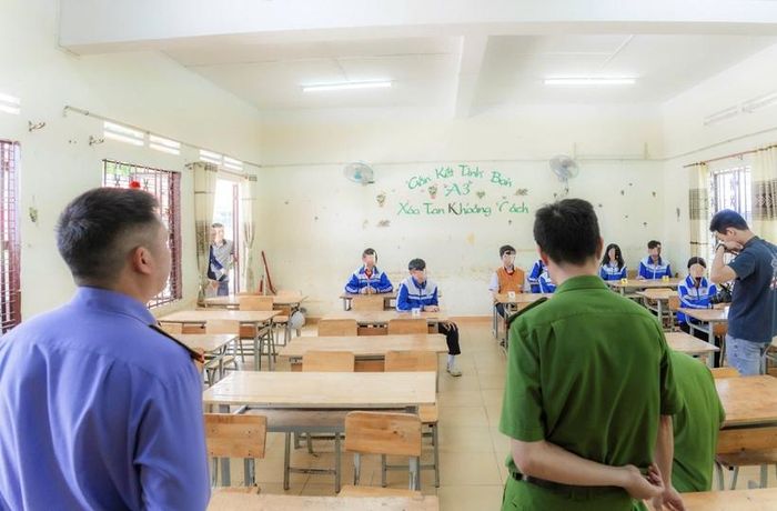  Cơ quan chức năng tỉnh Lâm Đồng xác định hiện trường, hành vi, đối tượng có liên quan trong vụ việc. Ảnh: CA.