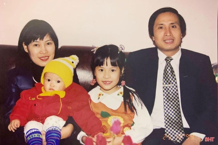 Gia đình là nền tảng nuôi dưỡng tinh thần hiếu học và ý chí vươn lên của hai chị em Tôn Hà Anh – Tôn Hiền Anh.