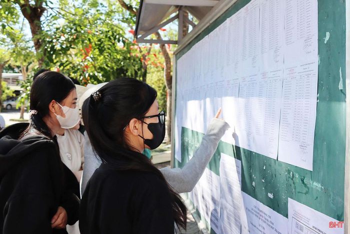 Hội đồng thi Trường THPT Nguyễn Thị Minh Khai có hơn 620 thí sinh, bố trí ở 26 phòng thi.