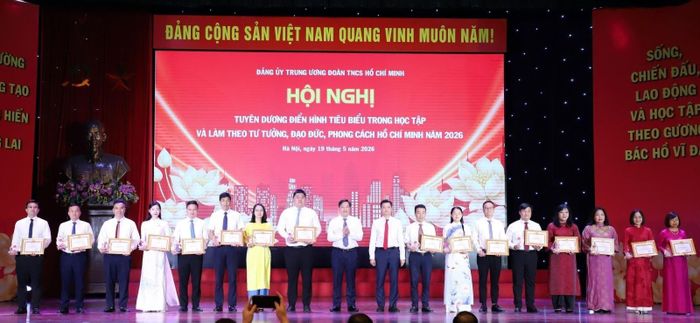 Trung ương Đoàn tuyên dương các điển hình tiêu biểu trong học tập và làm theo tư tưởng, đạo đức, phong cách Hồ Chí Minh năm 2026. Ảnh: Hạnh Quyên/TTXVN