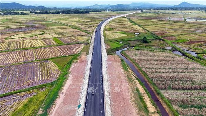 Hiện nay tuyến chính Quốc lộ 8C đã cơ bản hoàn thành việc thảm bê tông nhựa.