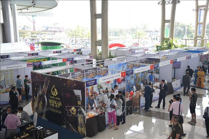 Quang cảnh các gian hàng của Việt Nam tại Hội nghị Xúc tiến thương mại Thái Lan - Việt Nam quốc tế mở rộng tại tỉnh Udon Thani ở Đông Bắc Thái Lan. Ảnh tư liệu: Ngọc Quang/TTXVN