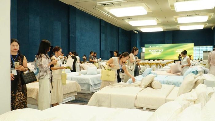 Tại hội nghị, Bộ sưu tập chăn ga gối đệm 2027 với chủ đề “Moments of Comfort – Những Mảnh Êm” đã chính thức được giới thiệu như một dấu ấn trong hành trình phát triển thương hiệu của Everon.