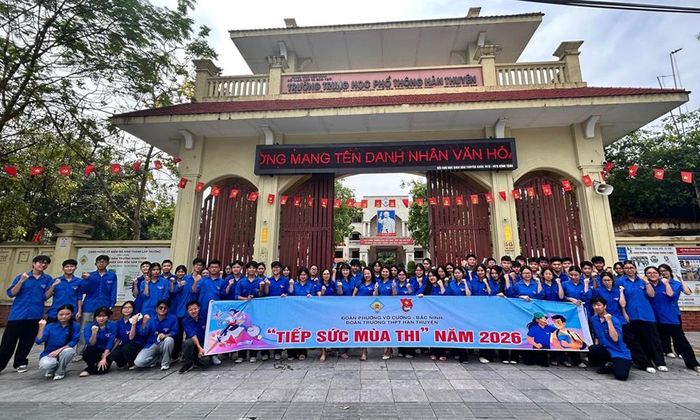  Đội thanh niên tình nguyện Trường Trung học phổ thông Hàn Thuyên tham gia tiếp sức mùa thi 2026. 