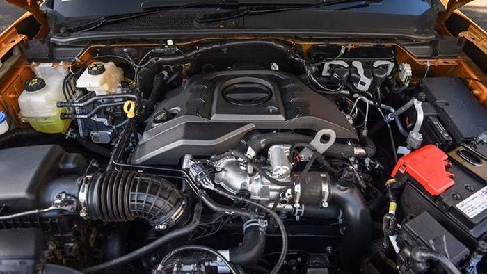Động cơ 2,0L Bi-Turbo mạnh mẽ kết hợp cùng hộp số tự động 10 cấp.