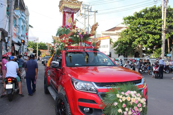 Xe hoa rước Phật