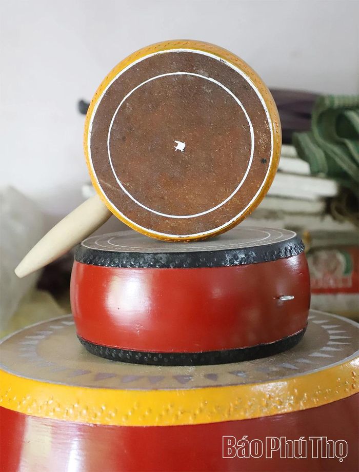 Những sản phẩm xưởng trống chuẩn bị xuất bán ra thị trường có sự đa dạng về kích cỡ và mẫu mã. Mỗi sản phẩm là một tâm huyết của ông với nghề làm trống gia truyền của quê hương Đọi Tam.