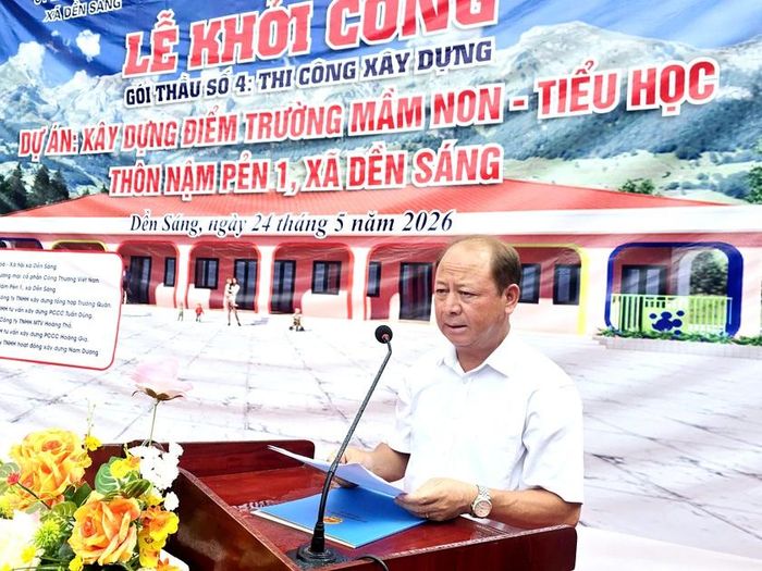 Ông Sùng A Lềnh - Phó Trưởng đoàn chuyên trách Đoàn đại biểu Quốc hội tỉnh Lào Cai phát biểu tại lễ khởi công. Ảnh: Nguyễn Hùng