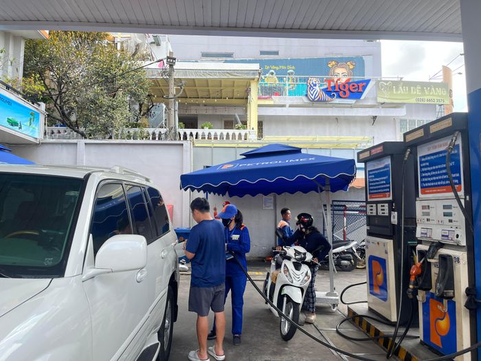  Hạ tầng xăng dầu Việt Nam chủ yếu thiết kế cho xăng khoáng thông thường. Ảnh: TÚ UYÊN 