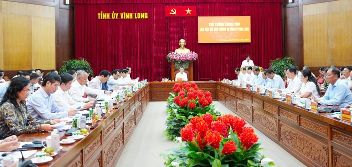  Thủ tướng Chính phủ Lê Minh Hưng làm việc với tỉnh Vĩnh Long về tình hình kinh tế - xã hội và mục tiêu tăng trưởng “2 con số”, giải ngân đầu tư công, đảm bảo quốc phòng - an ninh, vận hành bộ máy chính quyền địa phương 2 cấp, xây dựng đảng và hệ thống chính trị tại tỉnh. 
