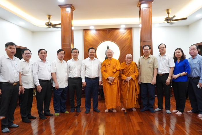  Chủ tịch UBND TP.HCM Nguyễn Văn Được mong muốn các Hòa thượng tiếp tục đồng hành cùng sự phát triển của TP. Ảnh: HÀ THƯ 