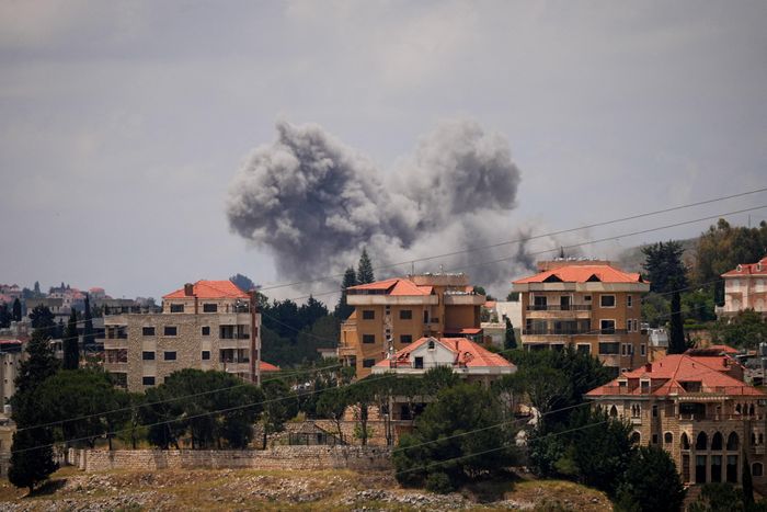 Hình ảnh cuộc tấn công mới của Israel tiến hành tại Lebanon để chống lực lượng Hezbollah. Ảnh: Reuters