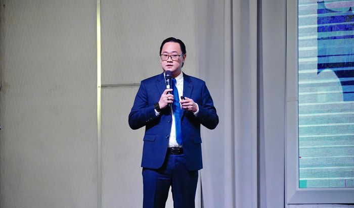  Bác sĩ chuyên khoa II Phan Minh Hoàng chia sẻ về thực trạng làm nha khoa tại Việt Nam. Ảnh: Nhật Thành.