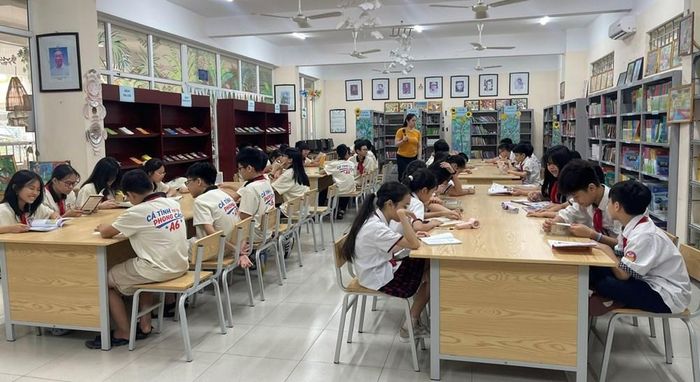 Nhiều trường học đã xây dựng tủ sách mới