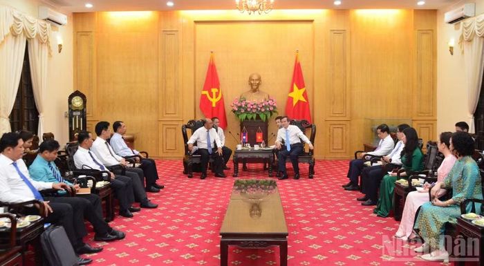 Quang cảnh buổi làm việc. (Ảnh: PHẠM CƯỜNG)