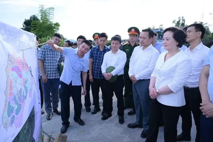 Phó Thủ tướng Phạm Thị Thanh Trà thăm, kiểm tra mặt bằng Dự án Tổ hợp cáp treo kết hợp du lịch văn hóa lịch sử Điện Biên Phủ, xã Mường Phăng.