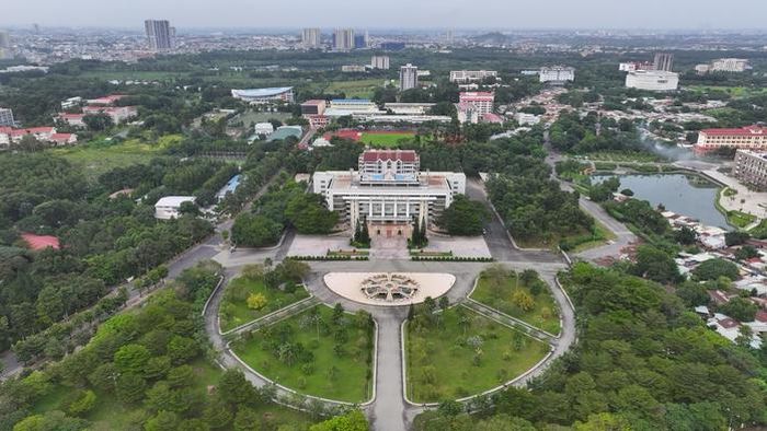 Lãnh đạo TPHCM yêu cầu các địa phương báo cáo tiến độ giải phóng mặt bằng hàng tuần. Ảnh: NGUYỄN TIẾN