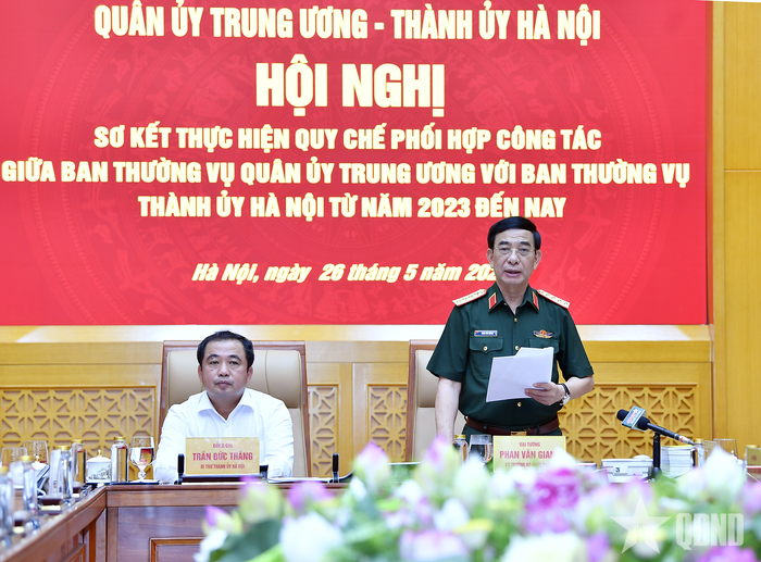 Đại tướng Phan Văn Giang và đồng chí Trần Đức Thắng đồng chủ trì hội nghị.