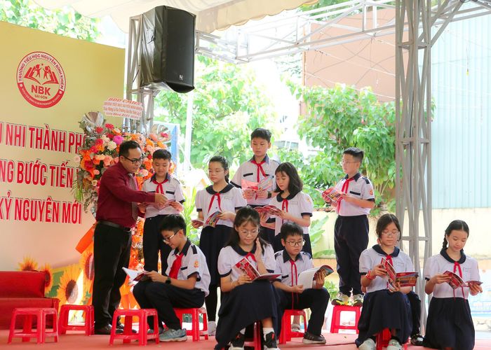  Cùng nhau ôn lại kỷ niệm trong 5 năm học dưới mái trường tiểu học 