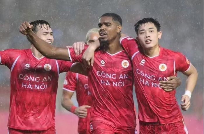 Công an Hà Nội tiếp đón Becamex TPHCM trên sân nhà, lúc18h ngày 31/5, Ảnh: VPF.