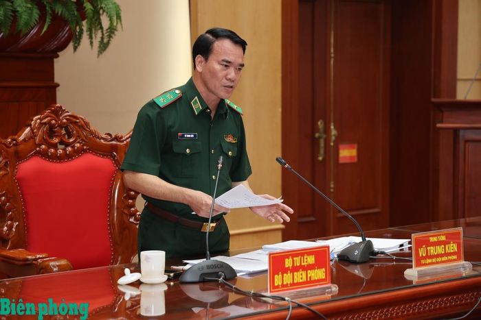 Trung tướng Vũ Trung Kiên, Ủy viên Ban Chấp hành Trung ương Đảng, Ủy viên Quân ủy Trung ương, Tư lệnh Bộ đội Biên phòng phát biểu tại hội nghị. Ảnh: Xuân Khoa