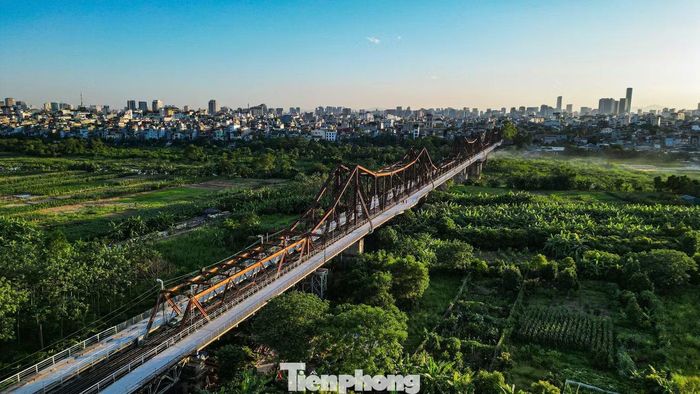 Việc cải tạo cầu Long Biên không chỉ nhằm nâng cấp hạ tầng giao thông mà còn là bước chuẩn bị cho kế hoạch chỉnh trang tổng thể cây cầu lịch sử. Đây cũng là dự án hợp tác trọng điểm Việt Nam - Pháp nhằm bảo tồn giá trị văn hóa, lịch sử và phát huy biểu tượng của cầu Long Biên giữa lòng Hà Nội.