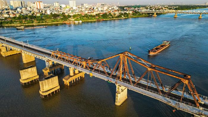 Sau gần 2 tháng thi công, công trình đang bước vào giai đoạn nước rút. Các đơn vị tập trung hoàn thiện những hạng mục cuối cùng để chuẩn bị thông xe trở lại theo kế hoạch vào ngày 27/5, phục vụ nhu cầu đi lại của người dân.