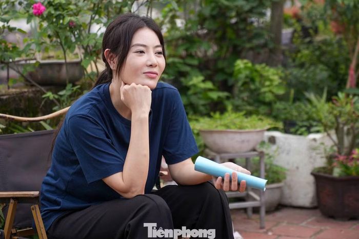 “Nghề nào cũng có vất vả riêng. Tôi nói không phải kể khổ mà để khán giả hiểu hơn về công việc diễn xuất. Dẫu sao công việc này mang lại cho tôi nguồn thu nhập ổn định, sự nổi tiếng, tình yêu của khán giả. Vì vậy mọi sự hy sinh là xứng đáng”, cô trải lòng.