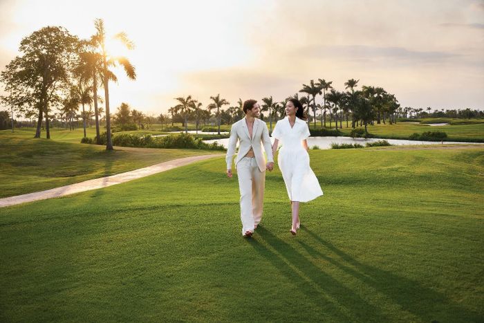 Dưới bàn tay tài hoa của kiến trúc sư lừng danh Ronald W. Fream từ công ty Golf Plan, Emerald Country Club sở hữu những đường fairway uốn lượn hòa quyện cùng hệ sinh thái rạch nước tự nhiên và gió sông Đồng Nai phóng khoáng
