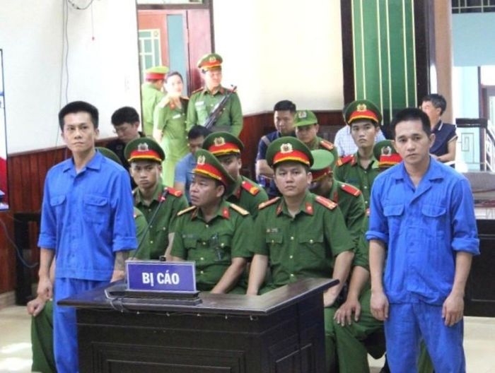 Bị cáo Phạm Anh Tài và Lê Văn Ân tại phiên tòa. Ảnh: Trần Hoàn