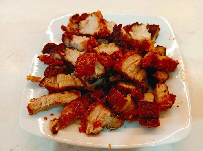 Thịt ba chỉ sau khi phơi một nắng có thể chế biến quay giòn bì rất đậm đà. Ảnh: NVCC