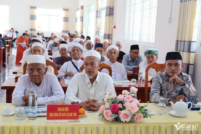 Đồng bào Chăm An Giang tại buổi gặp mặt