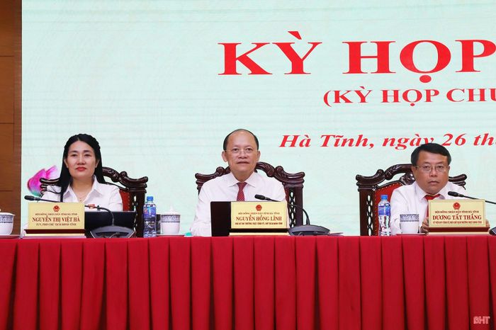 Chủ tọa kỳ họp.