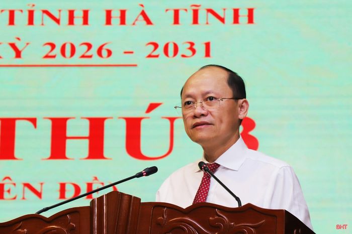 Đồng chí Nguyễn Hồng Lĩnh - Phó Bí thư Thường trực Tỉnh ủy, Chủ tịch HĐND tỉnh khai mạc kỳ họp.