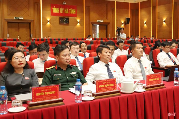 Các đại biểu tham dự kỳ họp.