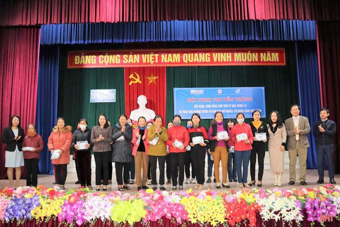  Đội ngũ trí thức và Liên hiệp Hội đã tích cực tham gia công tác an sinh xã hội, đồng hành cùng địa phương trong xây dựng chính quyền ngày càng vững mạnh. 