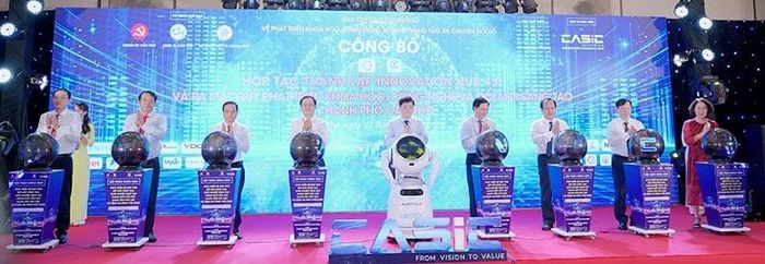 Nghi thức công bố hợp tác thành lập Innovation Hub 4.0. Ảnh: S.K.H.