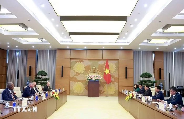 Phó Chủ tịch Quốc hội Nguyễn Doãn Anh tiếp đoàn Hạ nghị sỹ Mỹ. (Ảnh: Tuấn Anh/TTXVN)