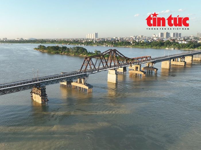 Cầu Long Biên 124 năm tuổi, chứng kiến nhiều đổi thay của Thủ đô Hà Nội.