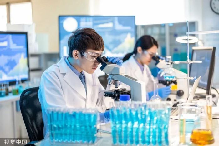 Nhiều nghiên cứu quốc tế đánh giá Trung Quốc đã trở thành: cường quốc khoa học số 2 thế giới, và ở một số lĩnh vực như bằng sáng chế, robot công nghiệp, pin EV, số lượng công bố AI… đã vượt Mỹ về quy mô.
