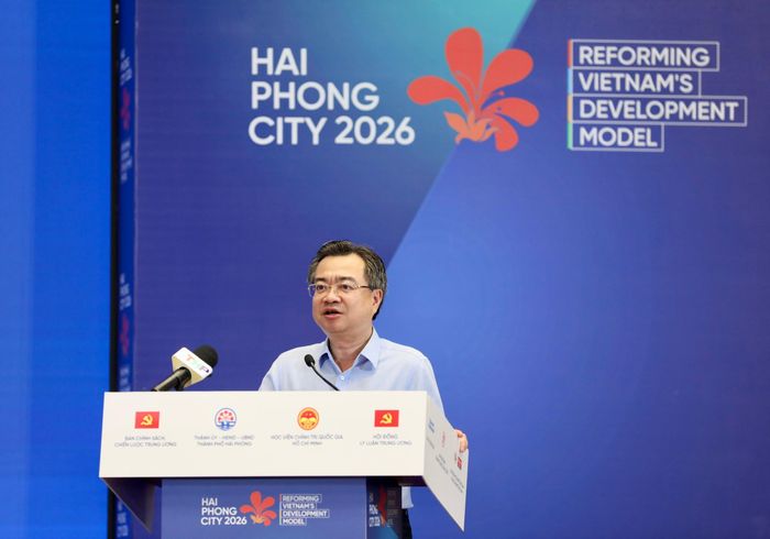 Phát biểu khai mạc và chỉ đạo hội thảo, TS. Nguyễn Thanh Nghị, Ủy viên Bộ Chính trị, Trưởng ban Chính sách, chiến lược Trung ương, cho rằng mô hình tăng trưởng hiện nay đang bộc lộ nhiều hạn chế khi còn phụ thuộc lớn vào vốn, lao động và khai thác tài nguyên; năng suất, chất lượng và sức cạnh tranh của nền kinh tế chưa cao; năng lực đổi mới sáng tạo và làm chủ công nghệ còn hạn chế. Vì vậy, Đổi mới mô hình phát triển đất nước dựa trên khoa học, công nghệ, đổi mới sáng tạo và chuyển đổi số không chỉ là yêu cầu khách quan, mà còn là lựa chọn chiến lược có ý nghĩa quyết định đối với tương lai phát triển của đất nước.
