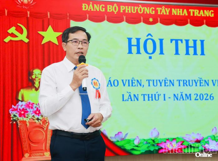 Báo cáo viên thuyết trình.