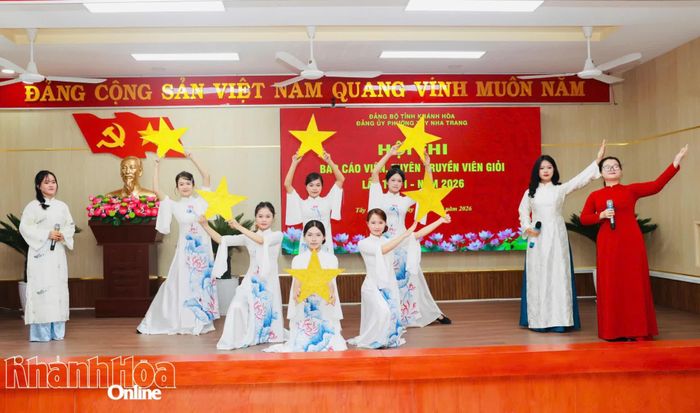 Tiết mục văn nghệ chào mừng hội thi.